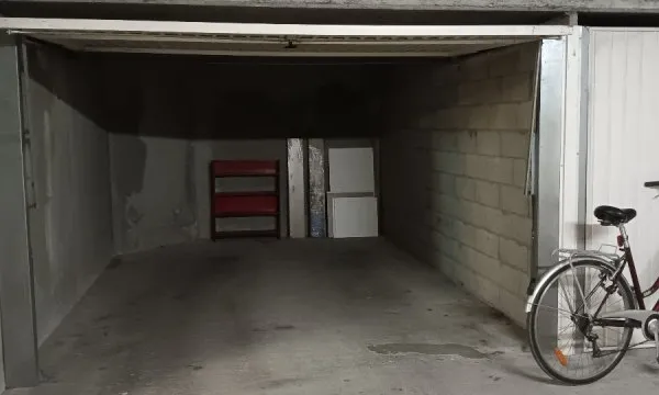 Loue grand garage/box fermé à Totem (10 min Part-Dieu)