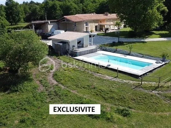 MAGNIFIQUE MAISON EN PIERRES RENOVEE DE 379 M2 AVEC 4 CHAMBRES, PISCINE SUR 1,8 HECTARES !!!