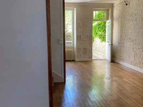 Location maison de ville de 6 pièces avec jardinet