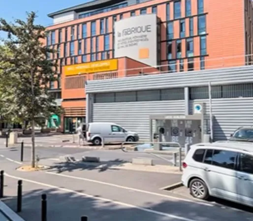 TRES GRAND BOX DOUBLE SÉCURISÉ 26m² Accès rapide Porte d'Orléans