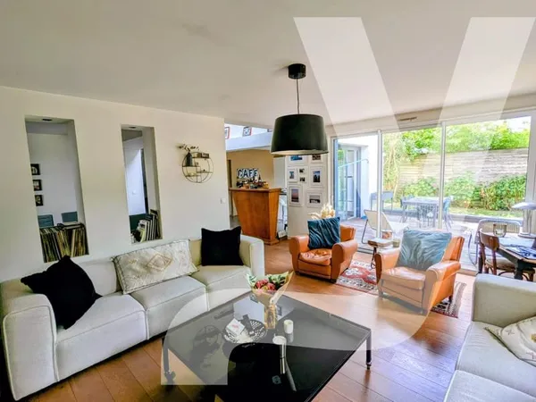 Maison familiale 222 m² - 5 chambres + bureau - Jardin & garage - Quartier Américains / Sainte-Thérè