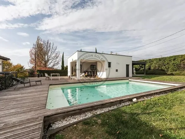 Contemporaine 305 m2 / plein pied / Haut côte pavée - la terrasse