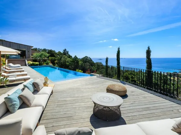 Maison 7 pièces 300 m²