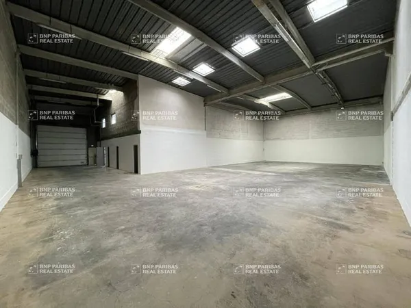 Local d'activité 1212 m²
