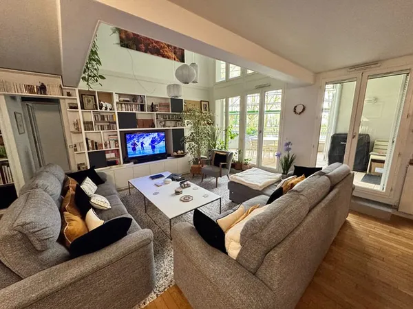 33100 BORDEAUX BASTIDE - Appartement en duplex 6 pièces de 139 m² + terrasse de 32m² + 2 places de p