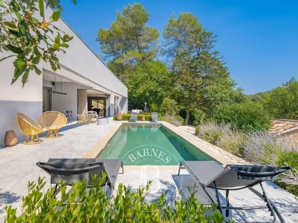 Valbonne, au pieds du village, villa d'exception