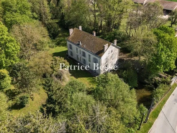 Maison 12 pièces 390 m²