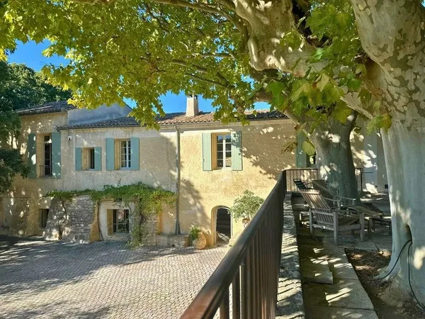 RARE : Offrez-vous une magnifique Propriete ( mas de 10 pièces et 2.6 hectares de parc ) aux portes 