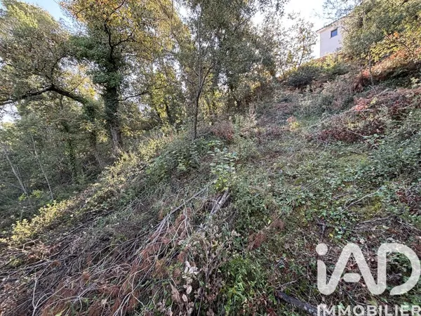 Terrain 735 m²