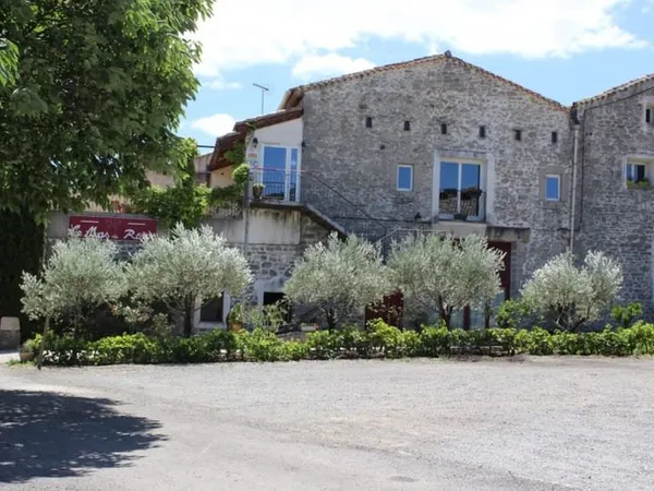 Mas avec salle de réception, restaurant, gites et chambres d'hotes gard