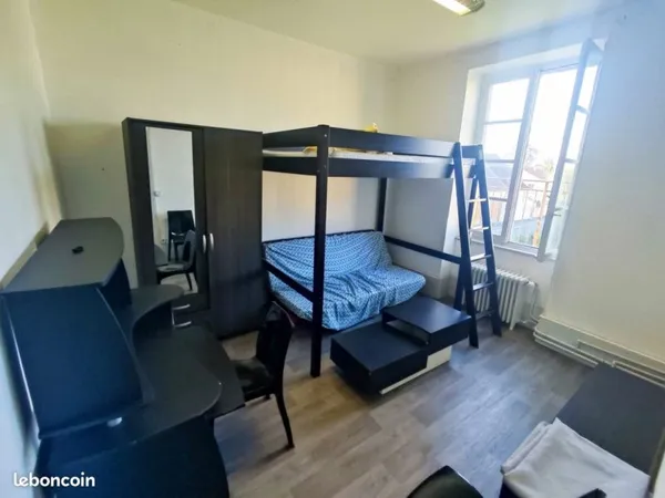Studio équipé lumineux 20m², centre ville - été seulement