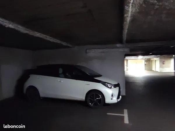 Place de parking proche chu st Marc