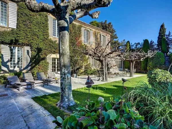 Propriété d'exception proche Maussane les Alpilles