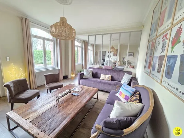 Maison 10 pièces 327 m²