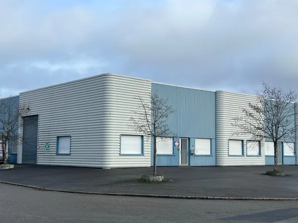LOCAL 225 m2-STE LUCE SUR LOIRE