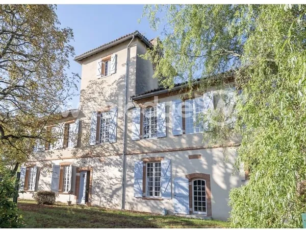 APPARTEMENT T3 EN REZ DE JARDIN - BÂTISSE DE CARACTÈRE