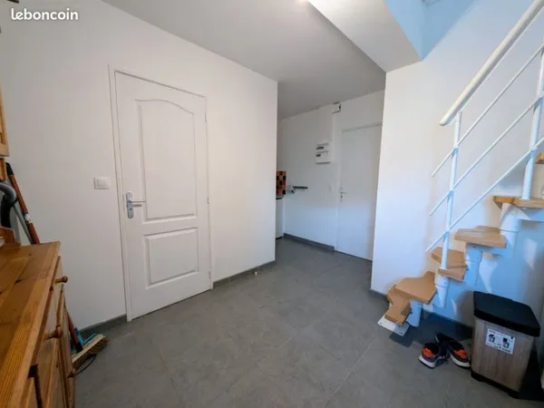 Duplex proche gare routiere