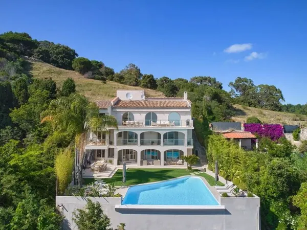 Villa de prestige vue mer à vendre à Cannes Californie (06)