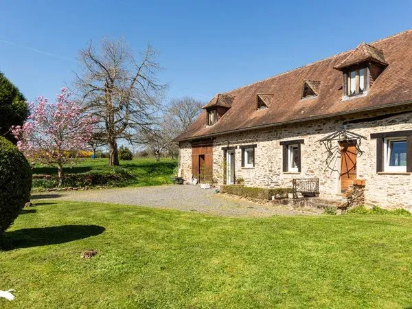 Maison en pierre de 6 pièces principales