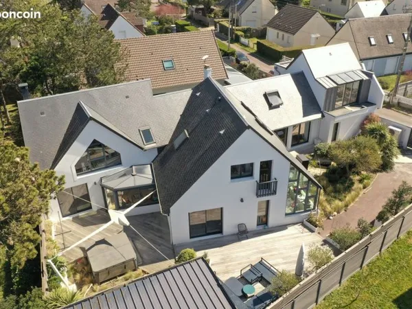 Coutainville - 350 M² habitable - 200 mètres des plages et commerces