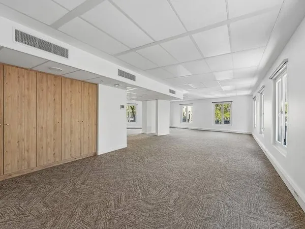 Bureaux 219 m²