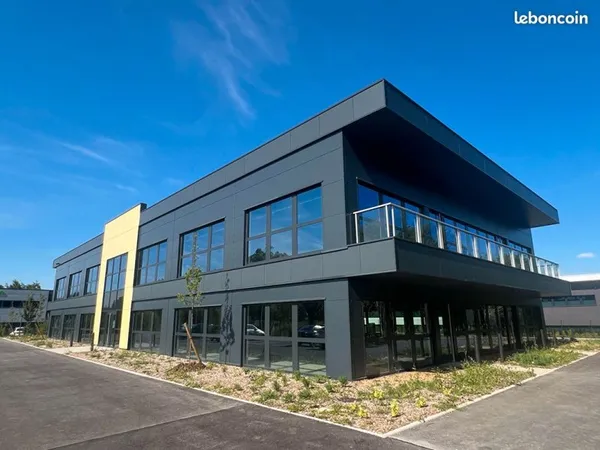 BUREAUX 321 m² NORROY LE VENEUR