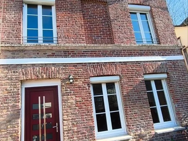 Maison mitoyenne sur un côté