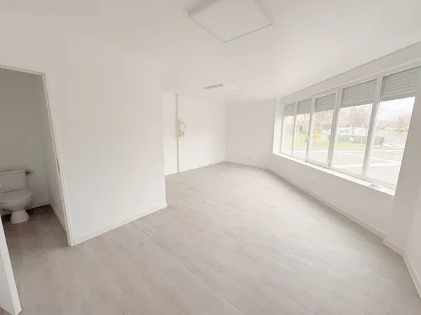 LOT 2 / Local commercial, Idéalement situé sur la commune de