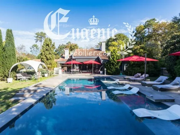 Propriété 211M²+Parc 9900M²+Piscine+Terrasse 200M² au Calme