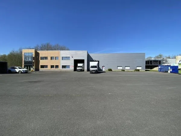 Local d'activité 2150 m²