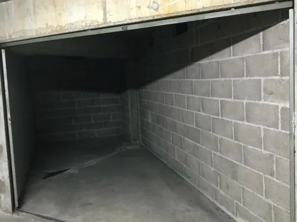Garage à vendre avec locataire
