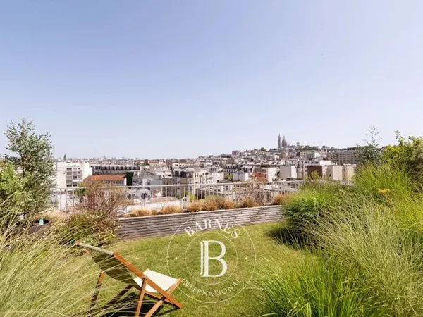 EXCLUSIVITÉ - DAMREMONT - DERNIER ETAGE - ROOFTOP + TERRASSE - 2 CHAMBRES - VUES DEGAGÉES - PRESTATI