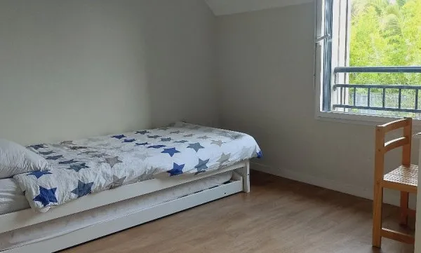 Loue chambre 12m² maison