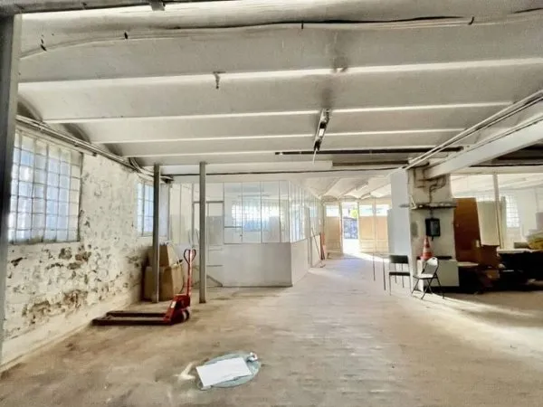 Entrepôt 350 m²