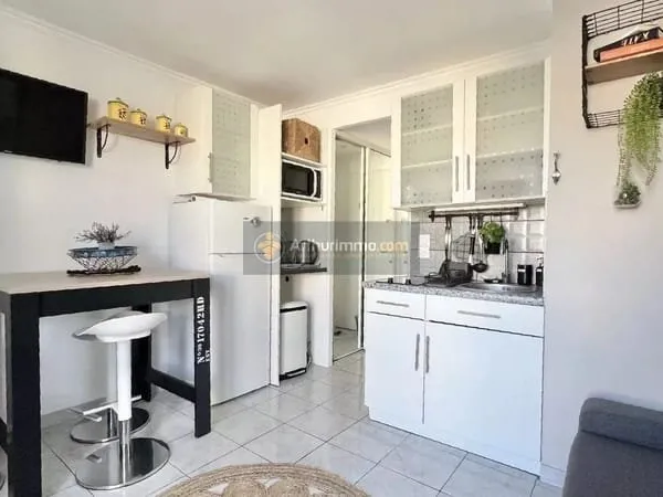 STUDIO DERNIER ETAGE PROCHE BASE NATURE