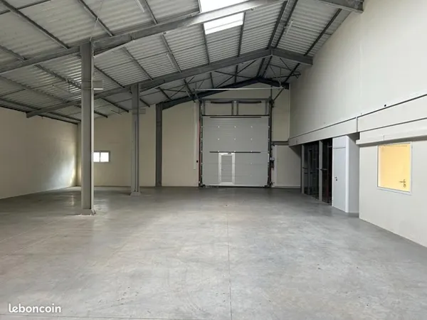 Local bureaux 407 m²