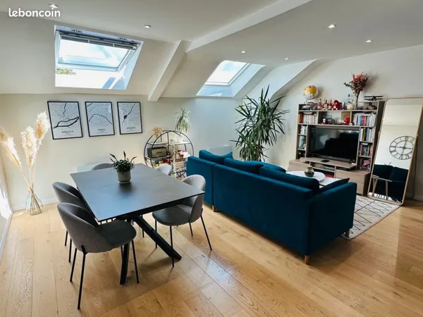 À louer - Appartement meublé - 2 chambres - 70 m2 - Hyper centre d'Angers - Disponible le 15 Mai 202