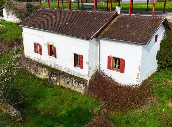 Maison de 140 m² et appartement de 70 m² Habas