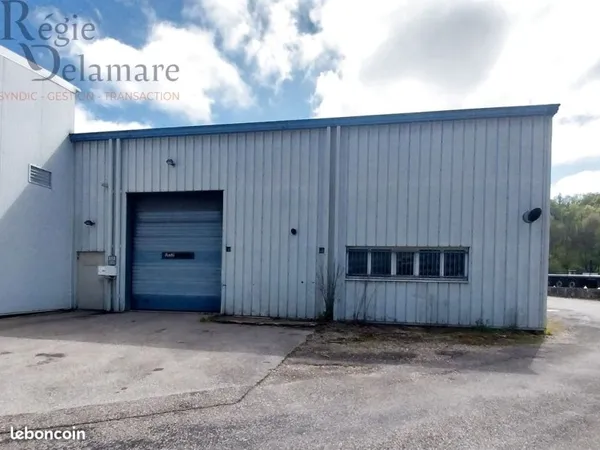 Bureaux 400 m² Meyrié