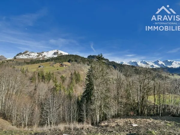 Grand terrain constructible face aux Aravis avec PC