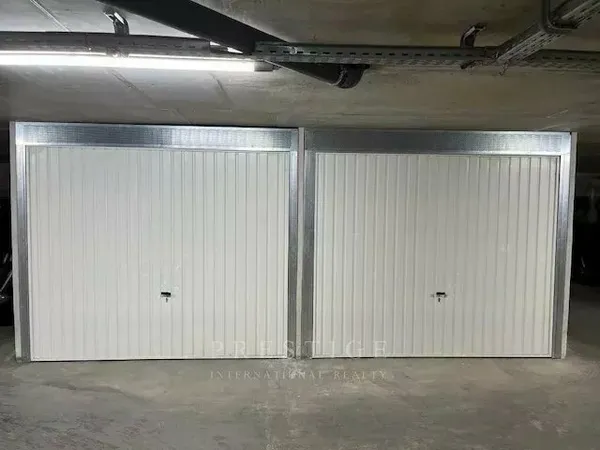 Juan-les-Pins garage 13m² sous sol à vendre en viager libre