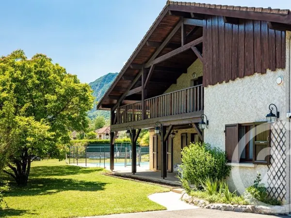 Maison 6 pièces 225 m²