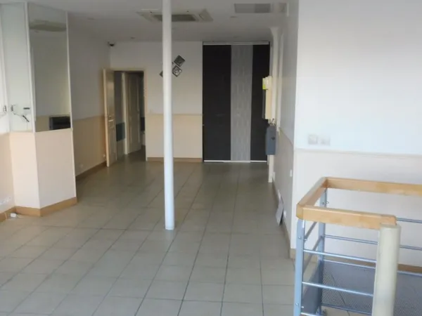 Local commercial 2 pièces 58 m²
