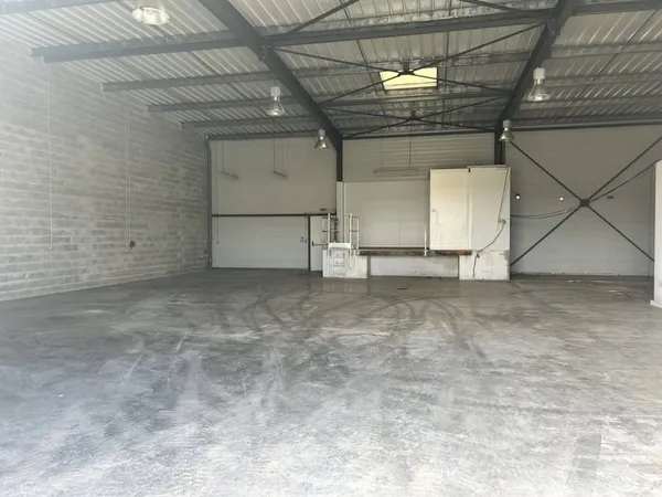 Local d'activité 300 m²