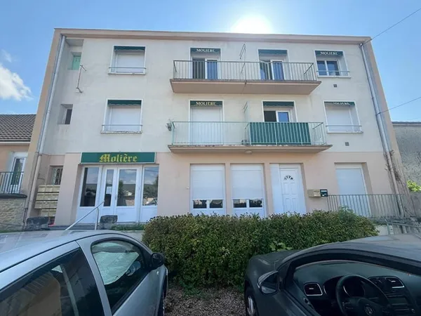 Immeuble Nevers 18 studios + un T3, rentabilité excellente, meublé, airbnb, 2h30 PARIS, ancien Hôtel