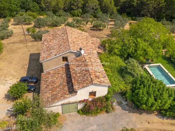 Domaine d'exception  - 8 hectares - piscine