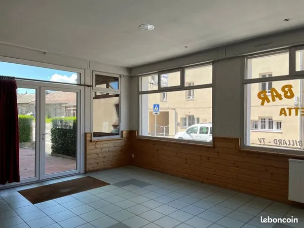 Local 90 m² Saint-Agrève