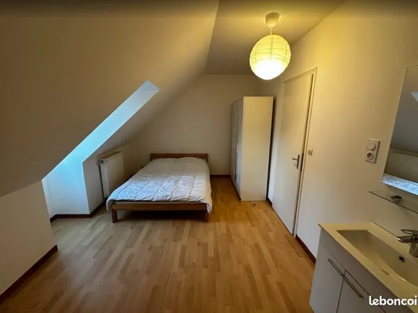 Chambre meublée avec douche en colocation 323euros ttc