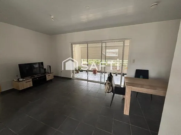 APPARTEMENT T3 AVEC BELLE TERRASSE