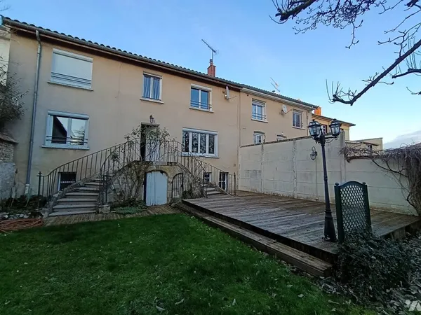 Maison 7 pièces 244 m²